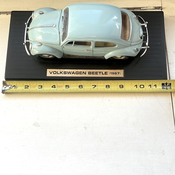 VOLKSWAGEN Beetle 1967 Light Blue 1/18 Diecast Car by Road Signature 92078BL - Picture 9 of 10